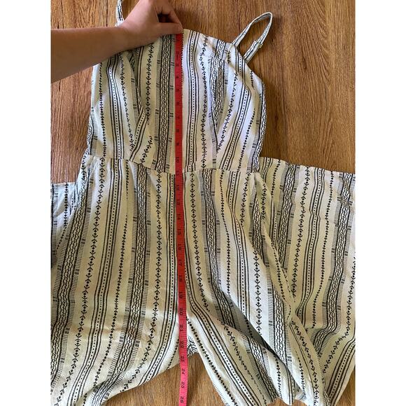 Old Navy Aztec Patterned Black & White Jumpsuit Size XS - Picture 5 of 7